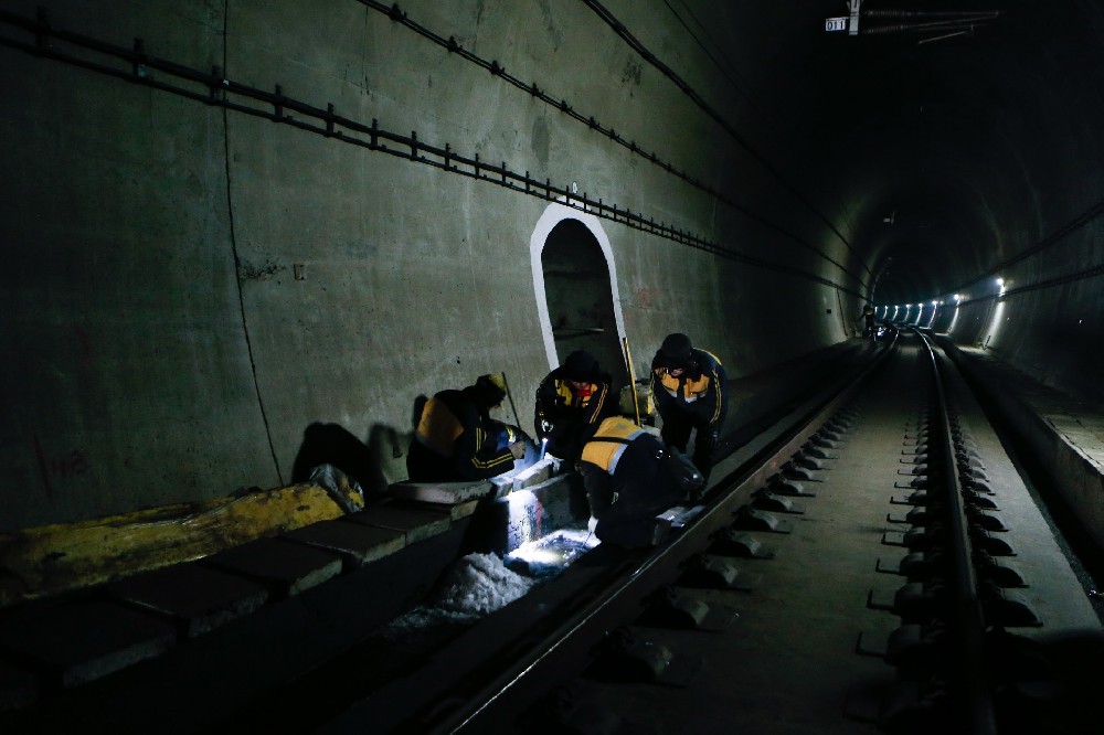 保山铁路运营隧道病害现状